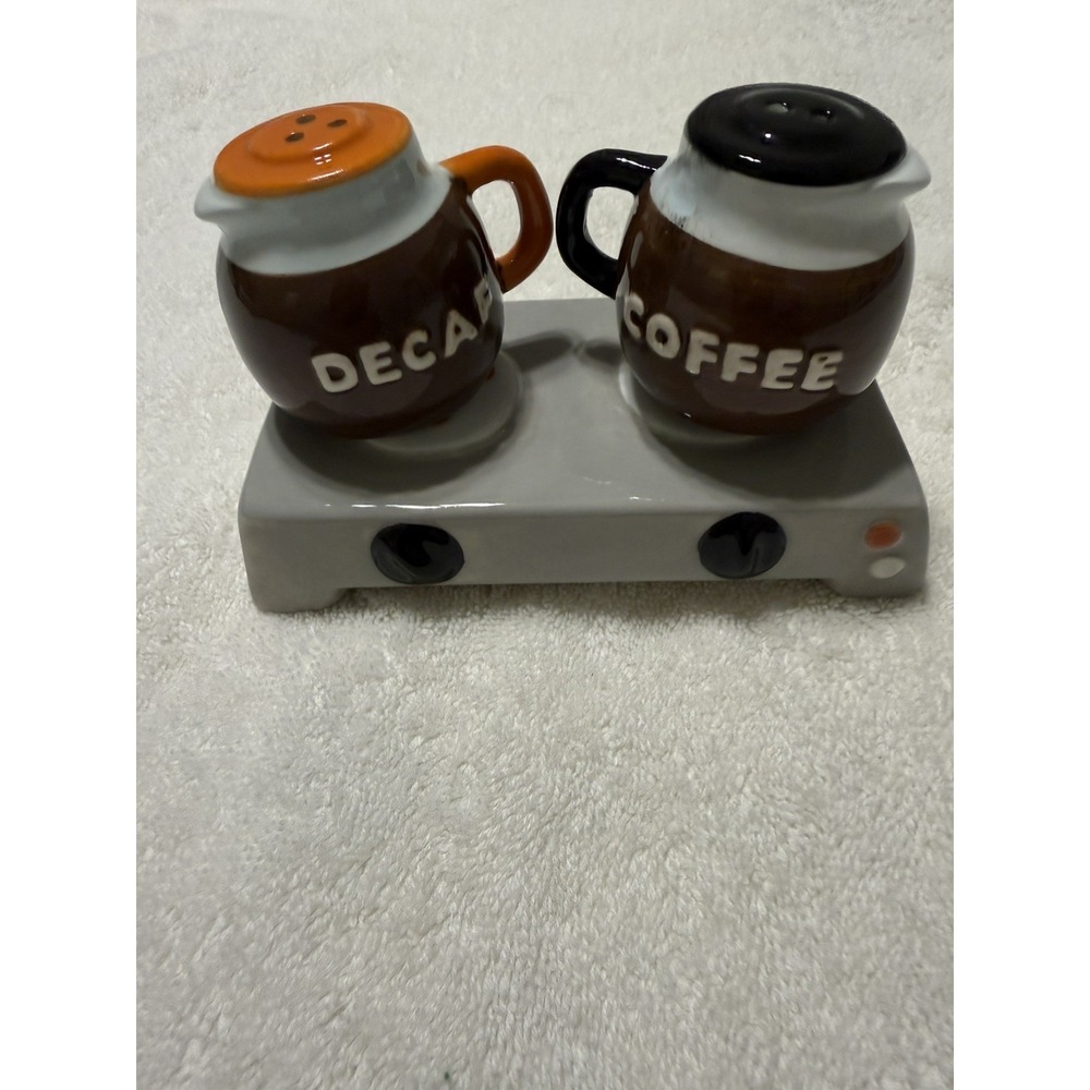 Cracker Barrel Coffee Pots Reg/Decaf Salt and Pepper Shaker Set with Holder New